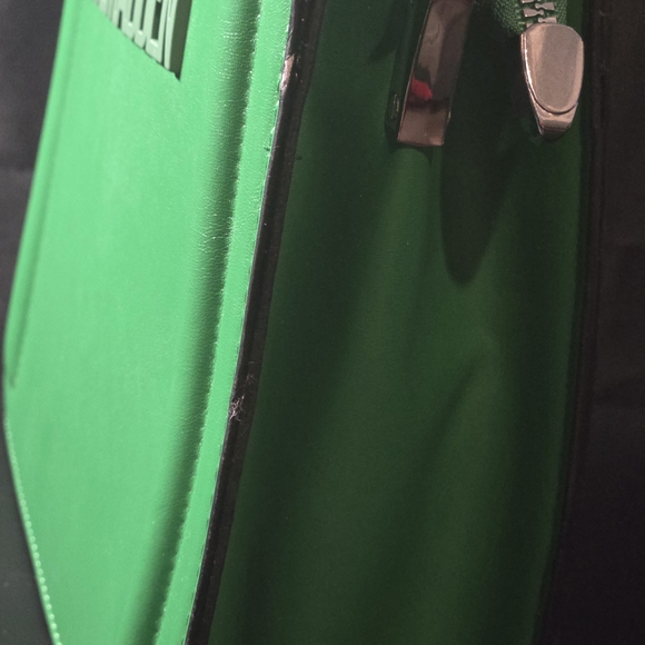 STEVE MADDEN BEVELYN SATCHEL CROSSBODY BAG W AIR POD CASE GREEN CHANGEABLE STRAP - Picture 4 of 13